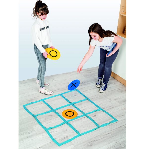 Cross and bowl floor game